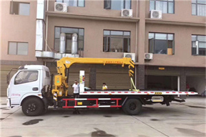 萨嘎附近汽车轮胎更换